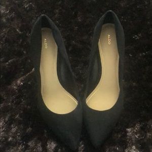 US size 9 women’s black Aldo pumps